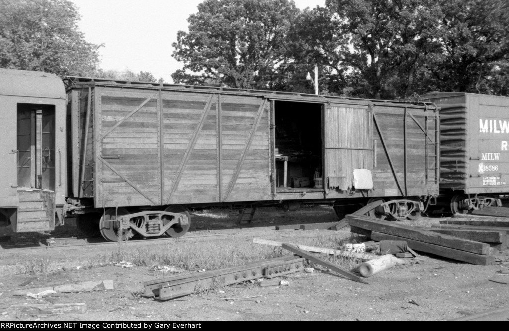 MILW MWX Storage Car #1 - Milwaukee Road